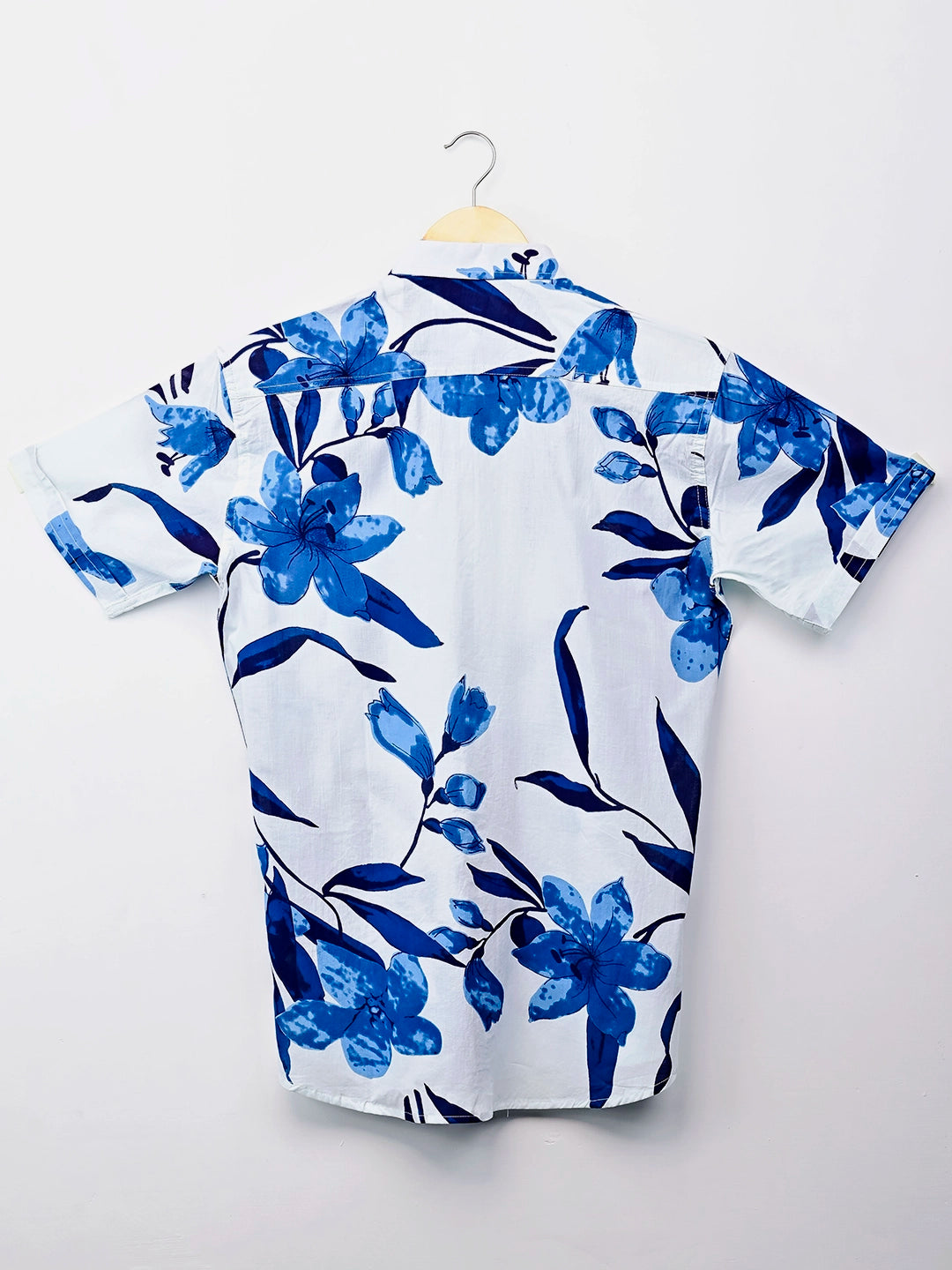 White & Blue Flower/Leaf Half-Sleeves Shirt