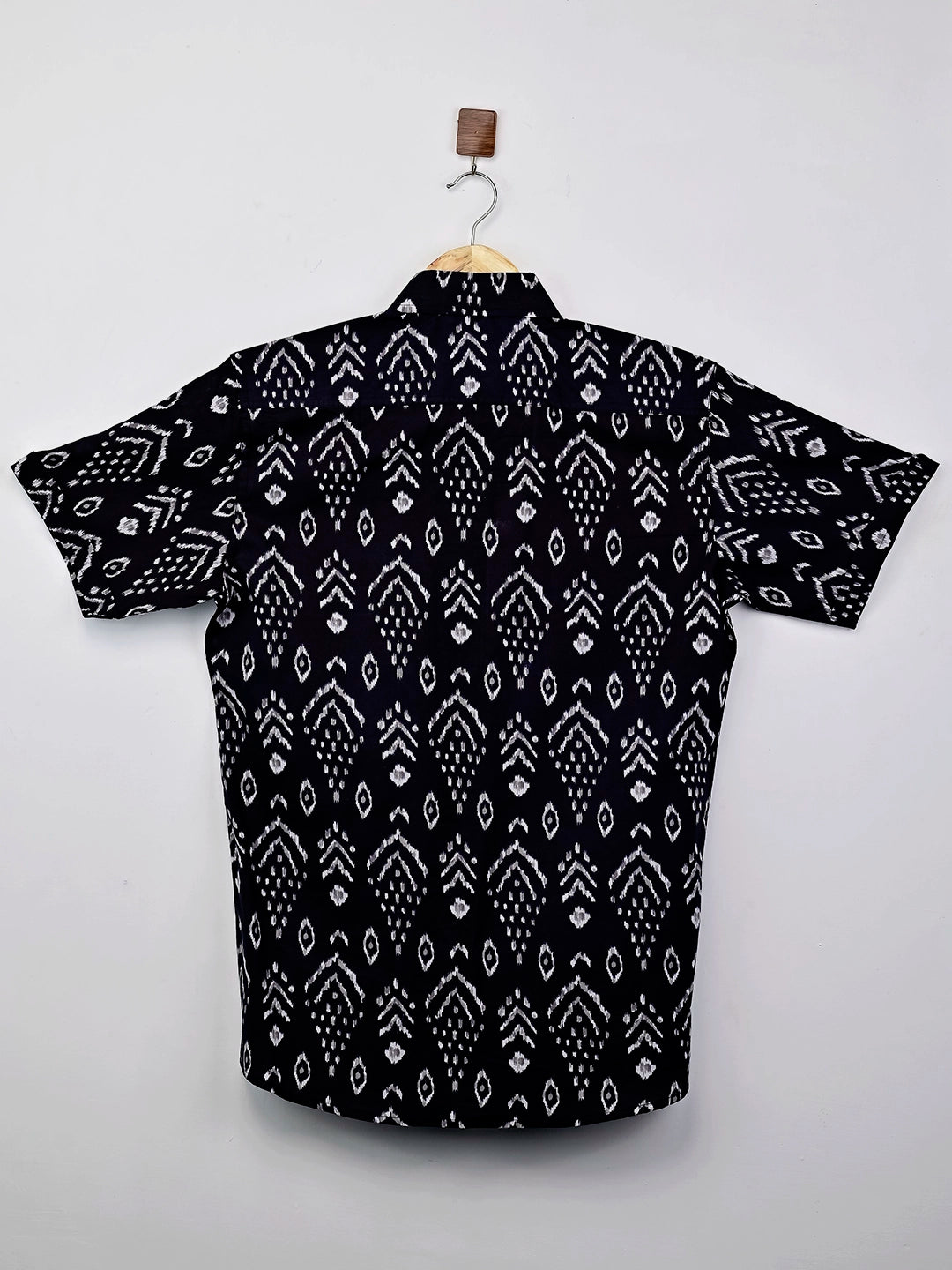 black white motifs half-sleeves shirt